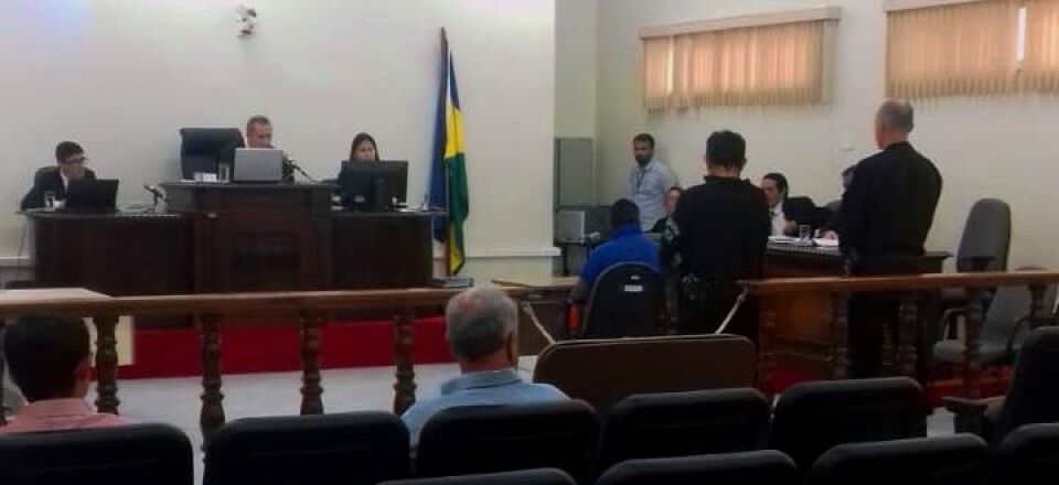 Condenado a 15 anos por feminicidio jovem que matou a mãe a facadas