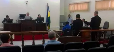 Condenado a 15 anos por feminicidio jovem que matou a mãe a facadas