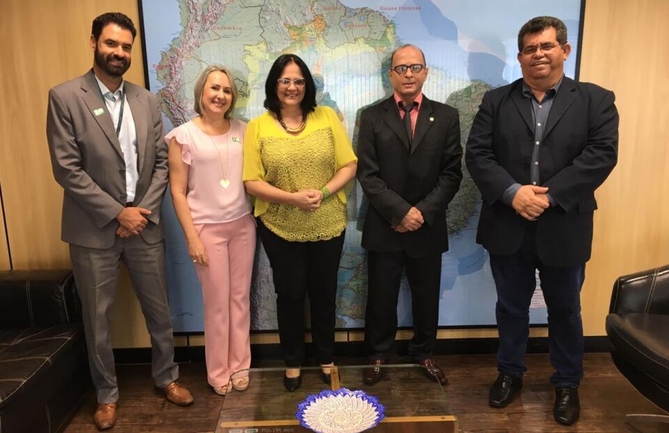 Ministra Damares recebe Sindicato dos Soldados da Borracha