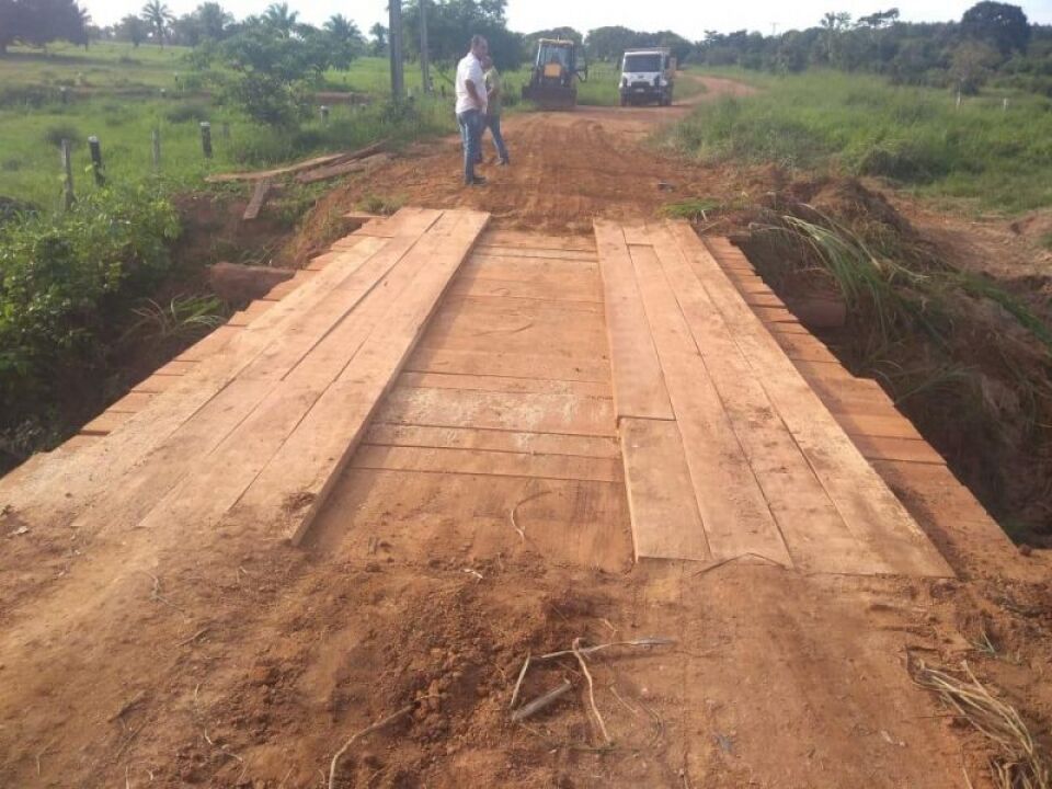 Prefeitura de Rolim de Moura reconstrói ponte na linha 176 norte