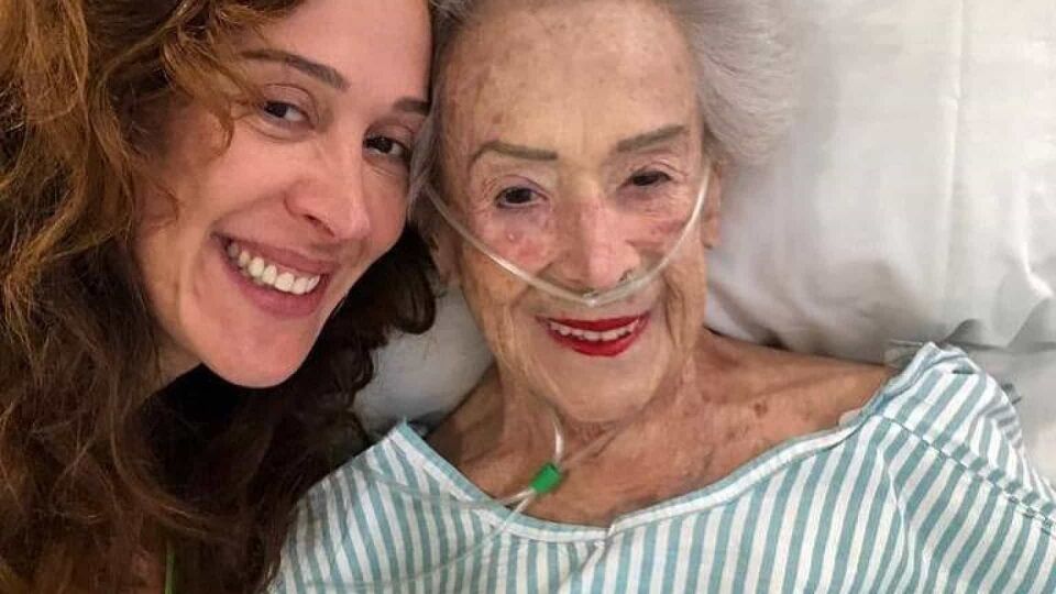 Mãe de Claudia Raia morre aos 95 anos e atriz lamenta