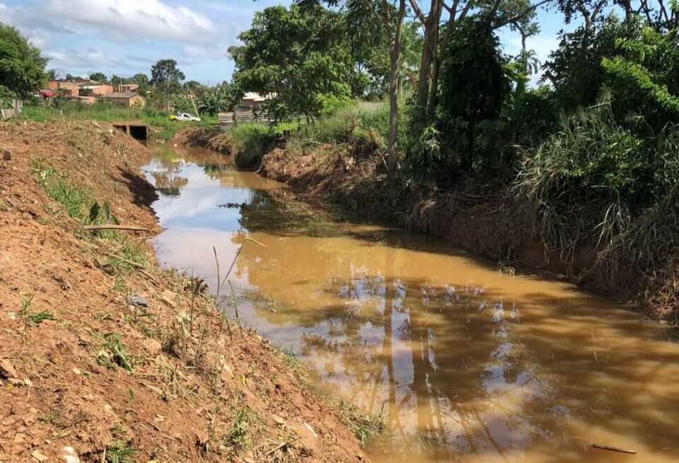 Prefeitura realiza mais uma desobstrução de canal na zona Leste