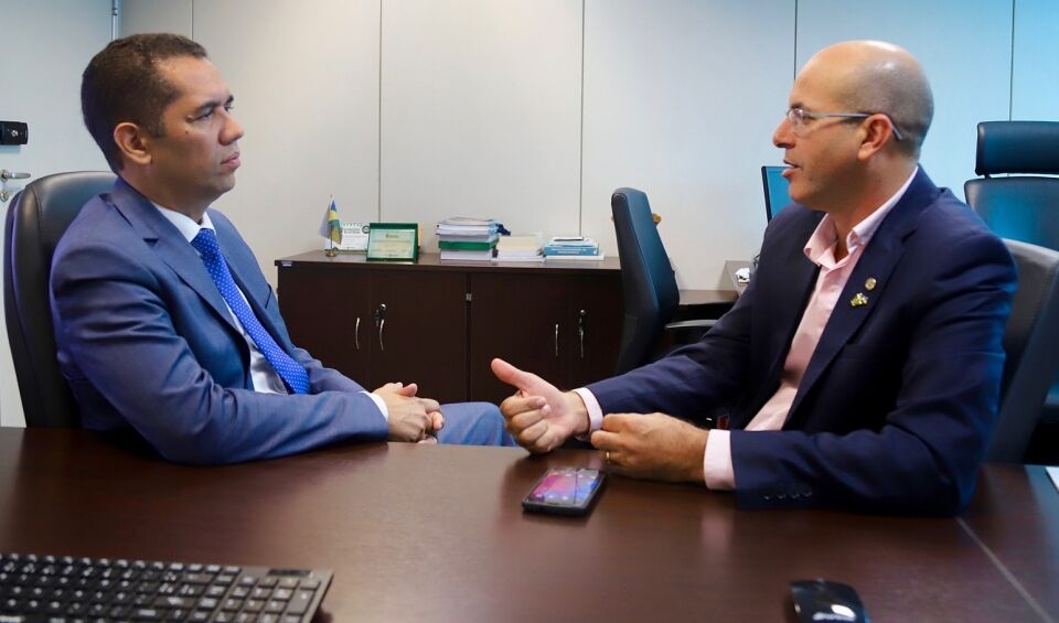 Preocupado com fechamento de empresa de exportação de couro, deputado Crispin intervém junto ao Governo