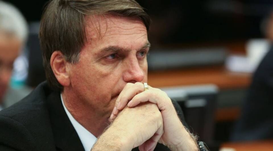 Governo puxa, estica, se complica e desagrada até o PSL