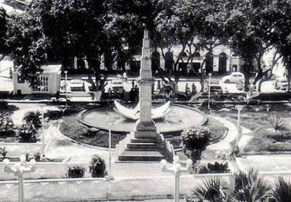 A HORA CÍVICA NA PRAÇA