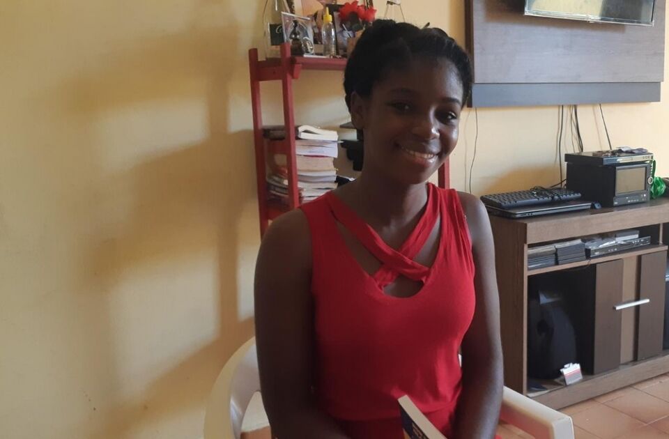 Jovem de 19 anos se torna primeira haitiana a ser aprovada na Unir, em RO