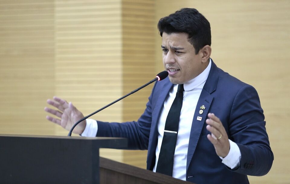 Fúria pergunta:"Somos bobos ou palhaços?"