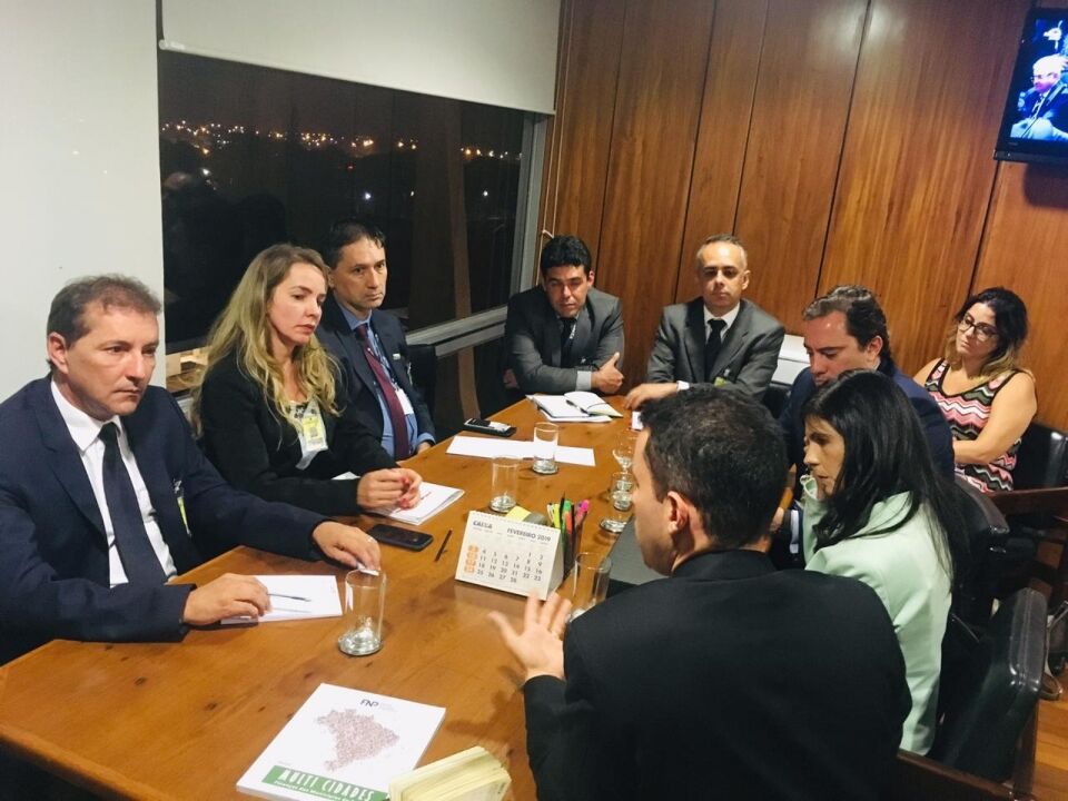Pedido de Hildon Chaves para destravar obras inacabadas vira debate nacional