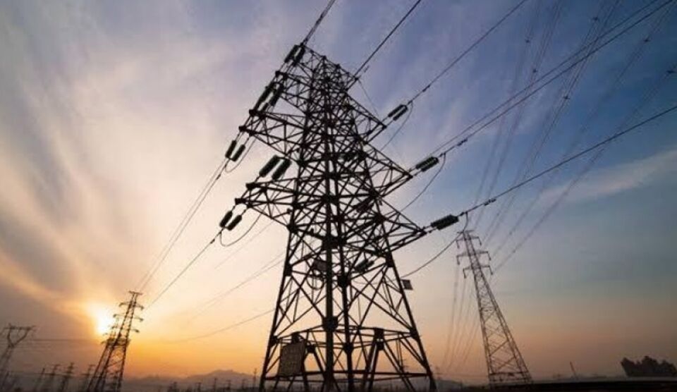 Obras a todo vapor para beneficiar clientes com energia limpa