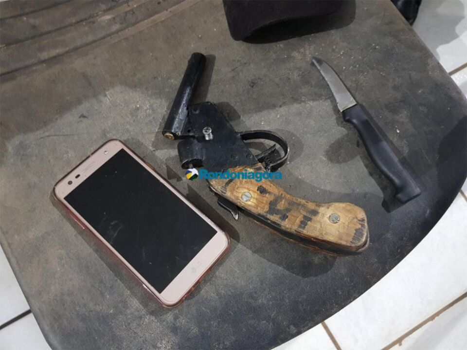 Criminoso é preso após roubar celular e atirar contra a vítima na Capital