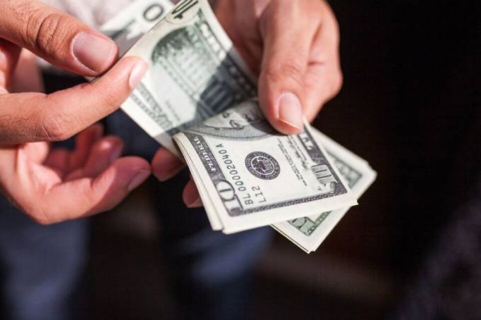 Dólar tem maior alta mensal desde agosto; Bolsa fecha março no vermelho