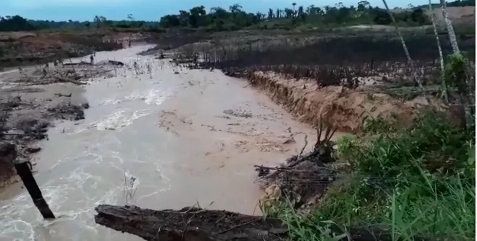 Cerca de 50 famílias estão isoladas após rompimento de barragem em Machadinho D’Oeste, RO