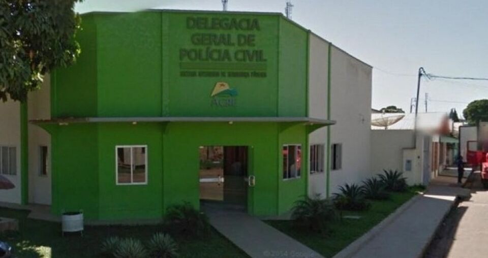 Mulher é acusada de quebrar a perna da filha de 11 meses após série de tortura