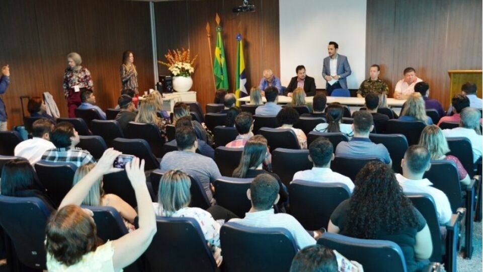 Rondônia recebe 44 médicos do governo federal e distribui em 18 municípios