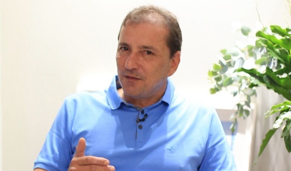 O povo: ‘estamos esperando há 20 anos!’ Hildon: ‘sou prefeito só há 2 anos!’