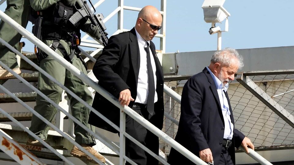 Preso há 1 ano, Lula tem rotina com TV, advogados e vídeos de reuniões