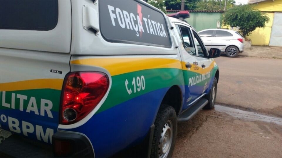 Homem acorda com vísceras expostas sem saber motivo