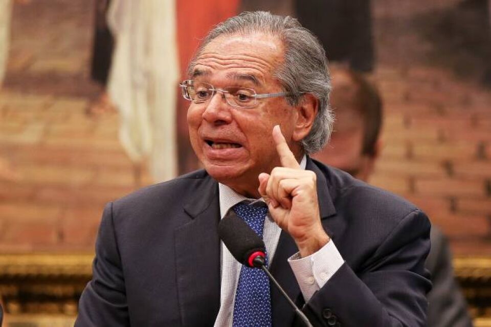 Vídeo: veja o momento da confusão que encerrou sessão com Guedes na Câmara