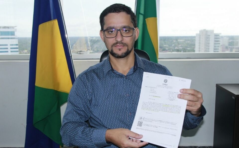 Vigilantes serão contratados de forma gradativa nas escolas estaduais, garante Seduc em resposta ao deputado Anderson Pereira