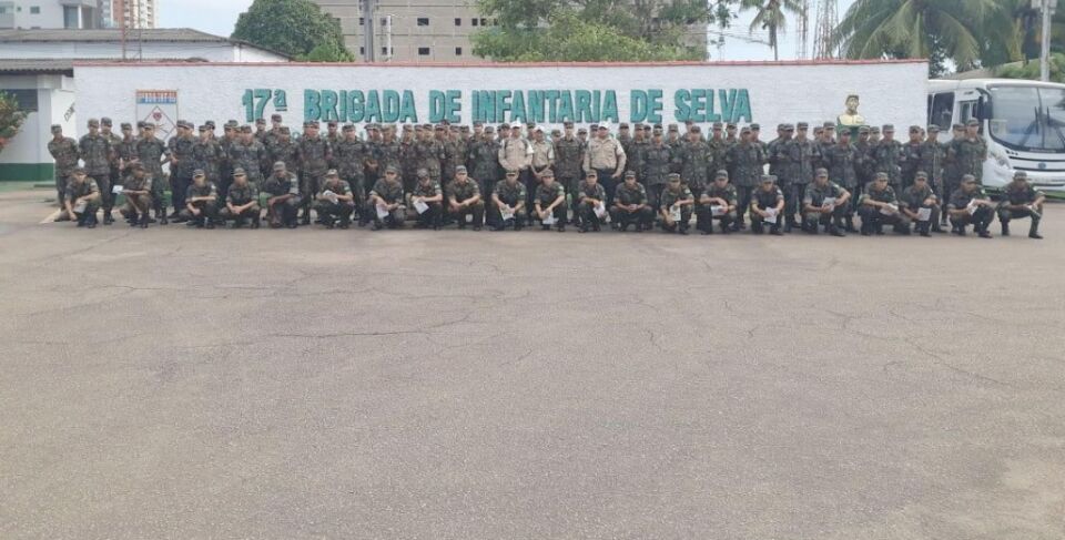 Semtran leva aula de Educação para o Trânsito aos militares da 17ª Brigada