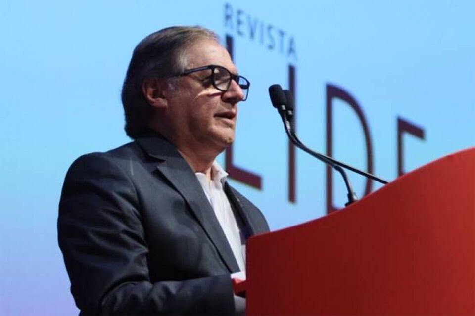 Vélez: ‘Não vou entregar o cargo’