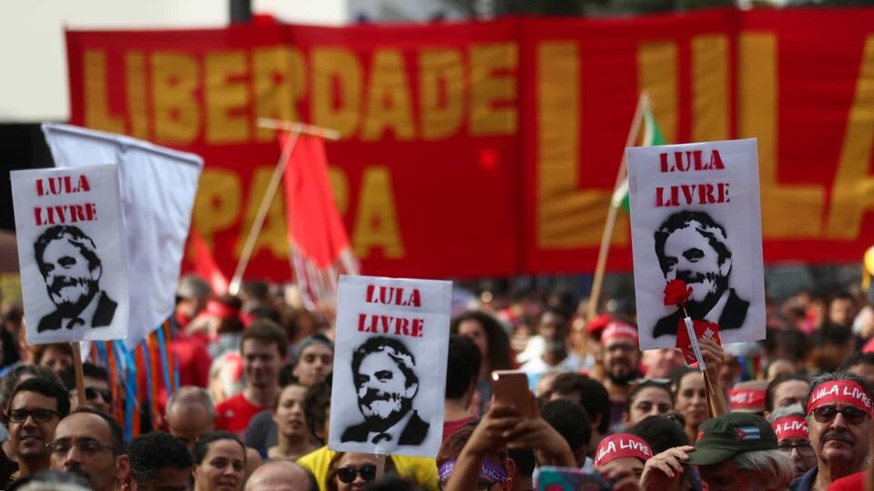 Atos em SP têm confusão com manifestantes pró e contra Lula