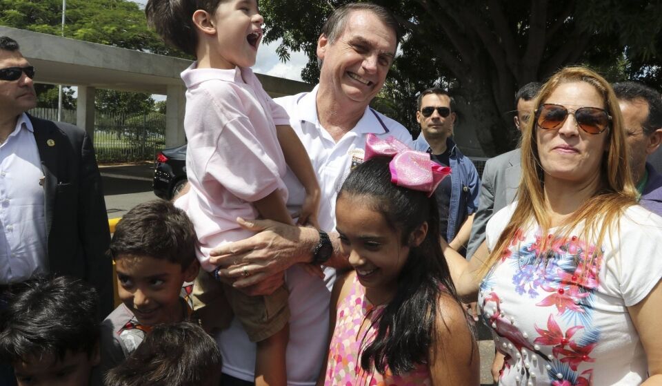 Bolsonaro, pressionado por queda recorde de popularidade em pesquisa