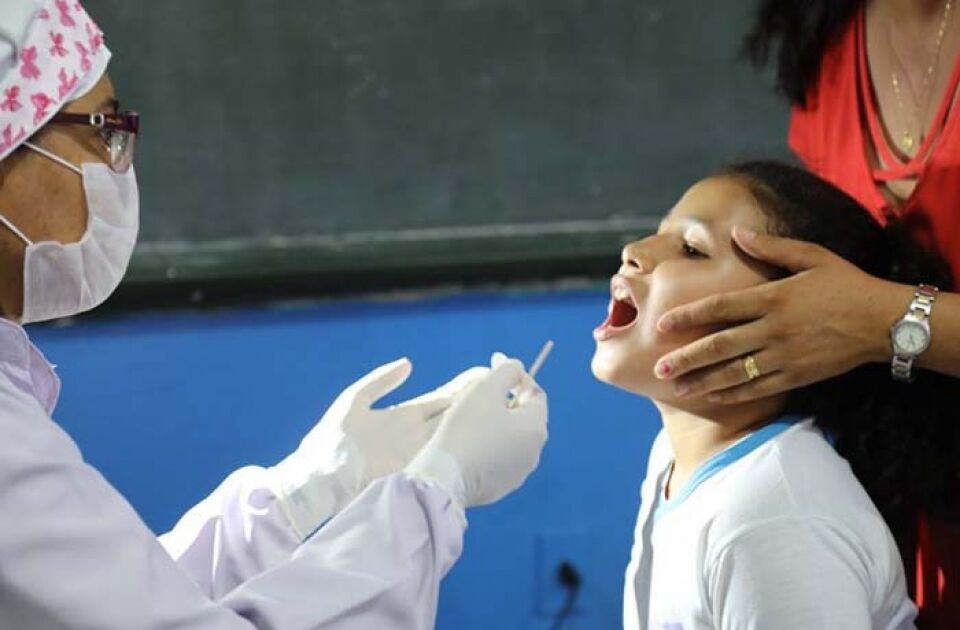 Alunos de escola municipal recebem atendimento médico e odontológico