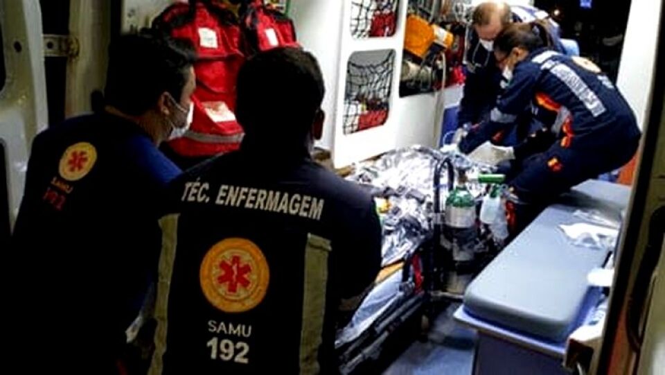 Bebedeira termina com enteado atacando padrasto a facada em residência