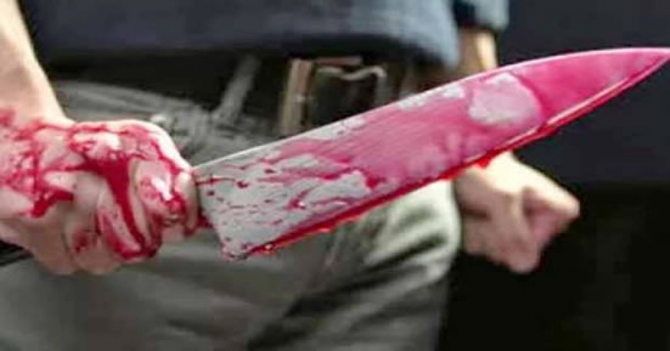 Homem é esfaqueado enquanto é segurado por dois desafetos em mirante da serra