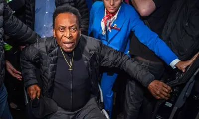 Pelé é internado em São Paulo após passar por cirurgia na França