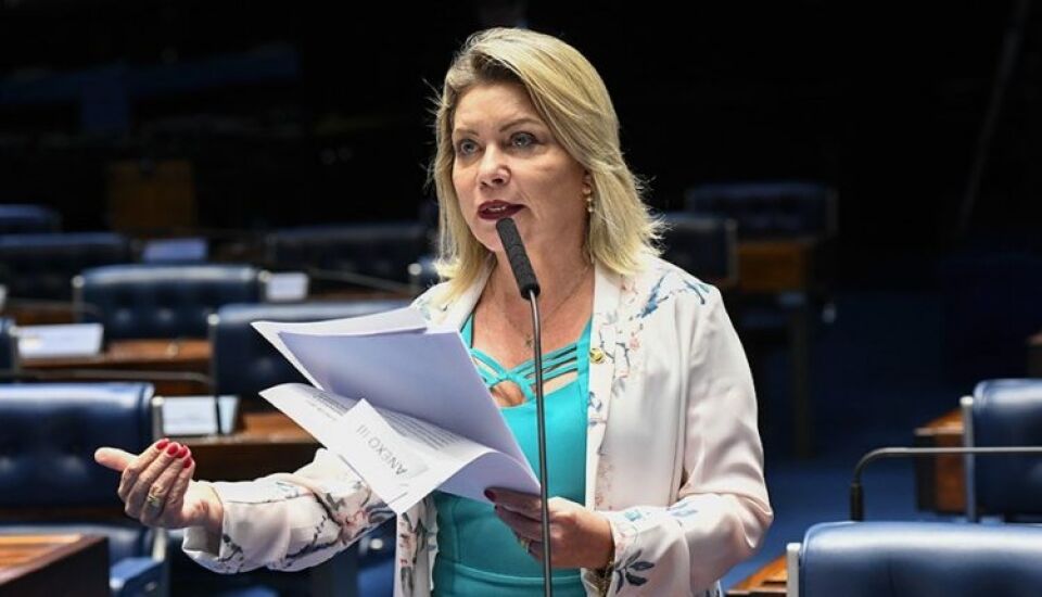 Justiça eleitoral cassa senadora do partido de Bolsonaro por caixa dois