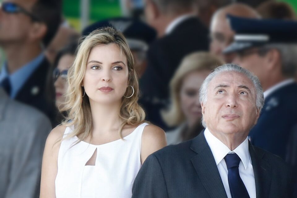 Lava jato concorda em devolver celular a marcela