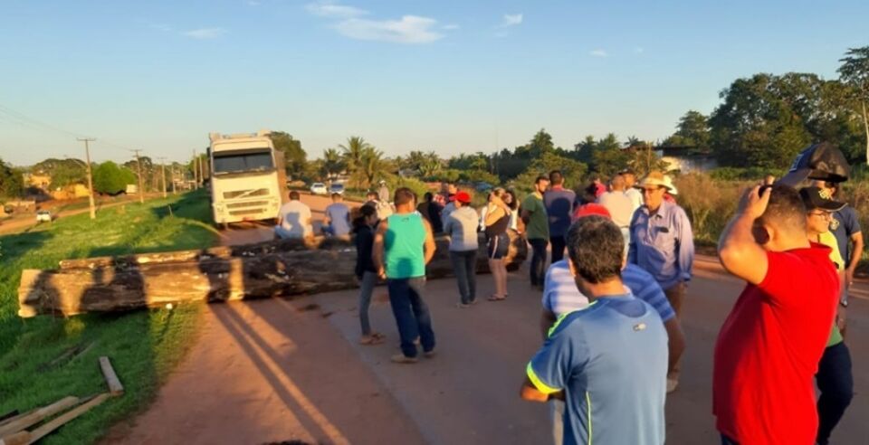 O movimento promete voltar se ônibus não aparecerem