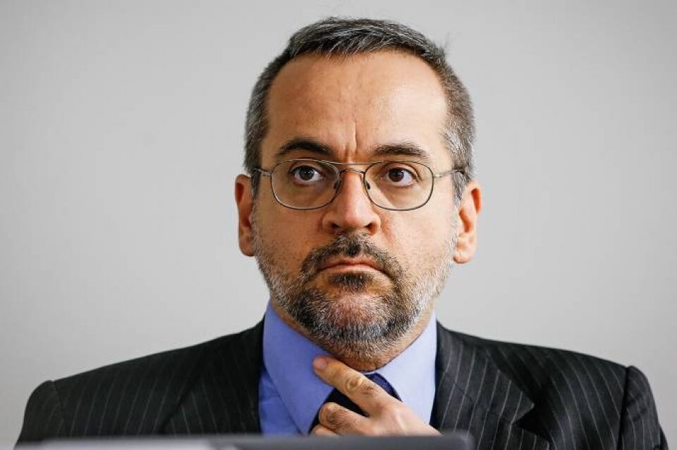 Ministro da Educação está processando o pai