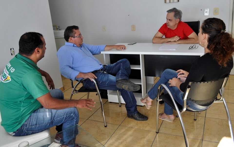 Geraldo da Rondônia busca viabilização de quadra poliesportiva para escola de Bom Futuro