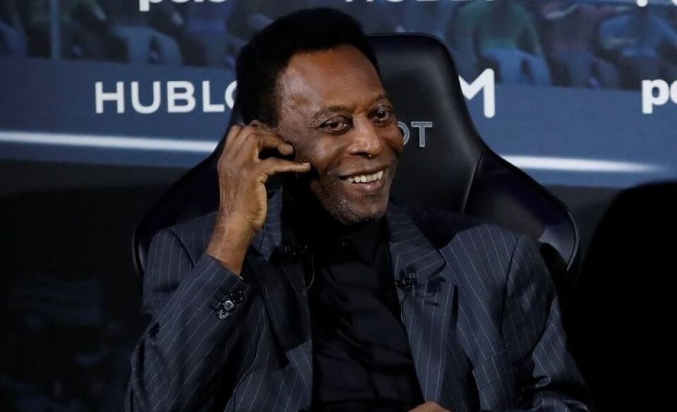 Pelé passa por procedimento médico para retirada de cálculo renal