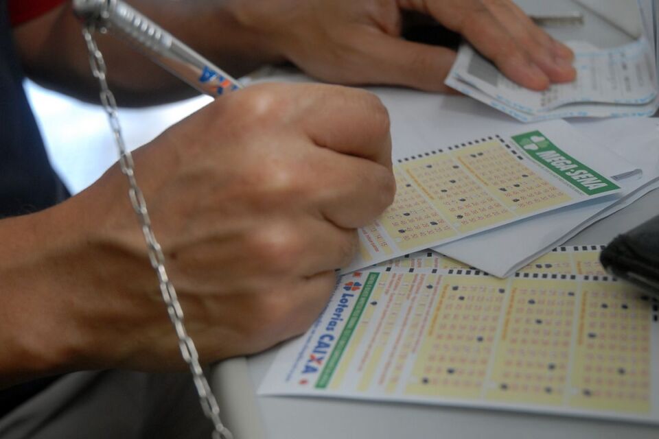 Mega-Sena vai sortear prêmio de R$ 45 milhões neste sábado