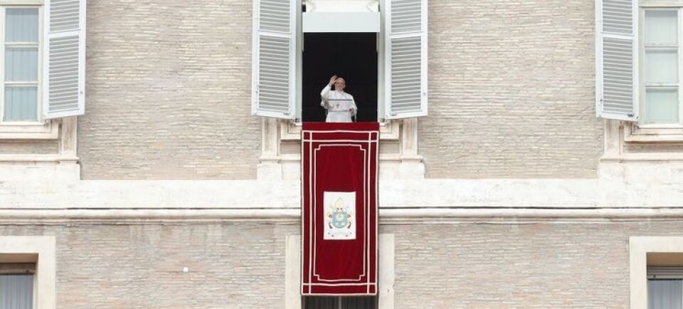 Papa Francisco pede a estudantes que deixem o vício do celular
