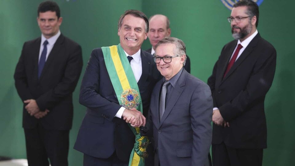 Globo detona Bolsonaro e diz que Presidente mentiu sobre saída de Vélez