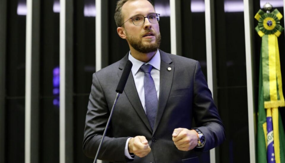 Em reação ao STF, deputado do Novo propõe descriminalizar injúria e difamação