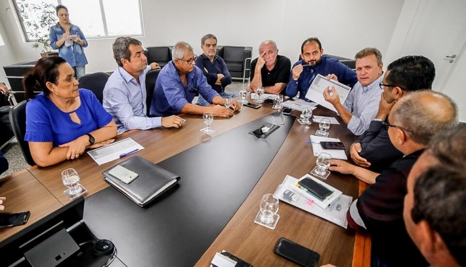 Presidente da Assembleia recebe membros do Cosems para discutir descentralização da saúde pública