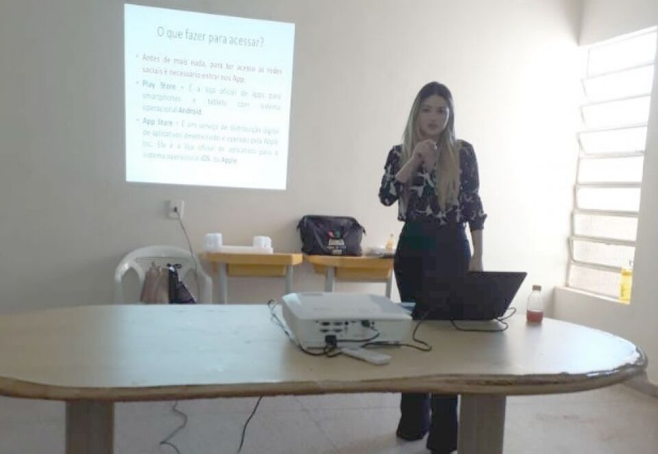 Cras Betinho realiza oficina ‘Redes Sociais e Você’ para idosos