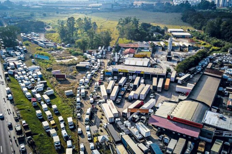 Medidas repercutem mal e caminhoneiros já marcam nova greve