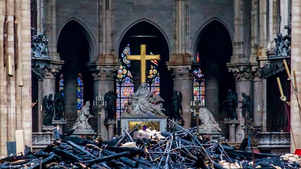 Doações para reconstrução de Notre-Dame somam US$ 900 milhões