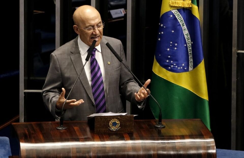 Confúcio Moura cobra descentralização da reforma agrária