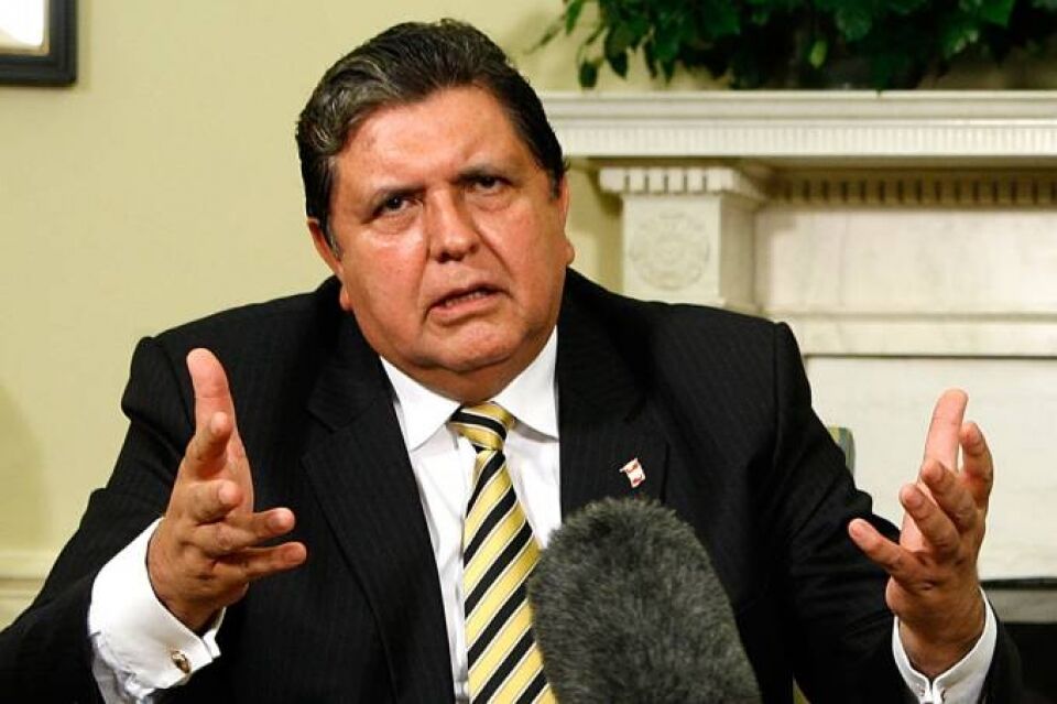 Alan García, ex-presidente do Peru, comete suicídio após ordem de prisão