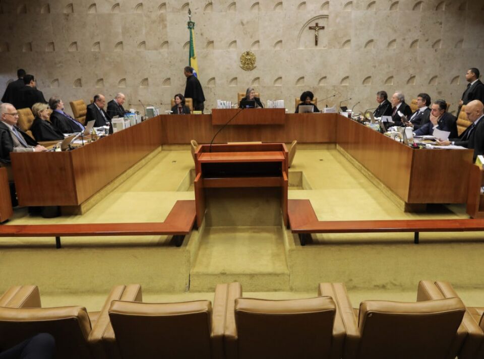 Decisão de retirar reportagem do ar leva a mais de 1 mi de tweets contra STF