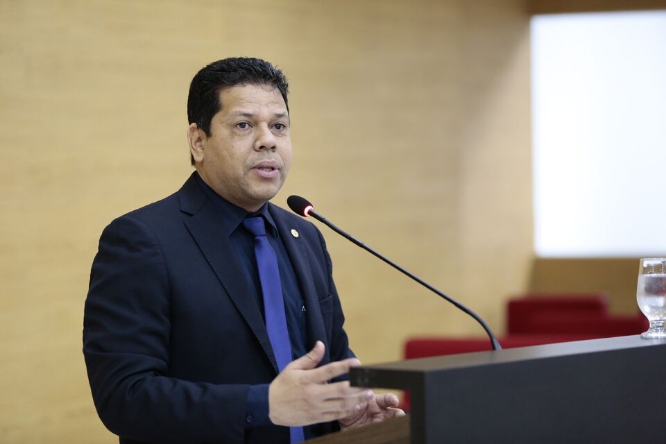 Jair Montes investiga gasto de recurso e devolve projeto do Governo para votação