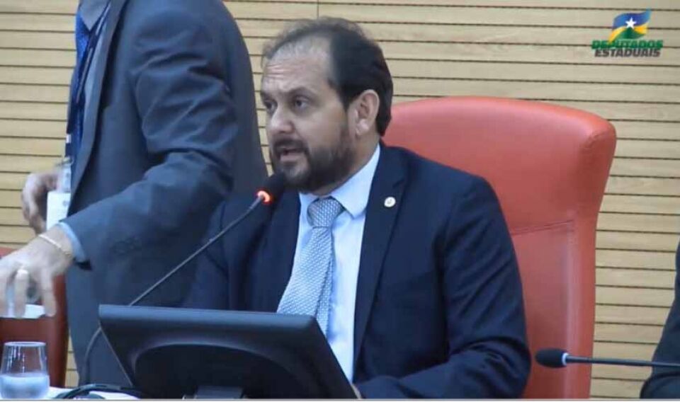 O processo não parou. Laerte botou para andar.